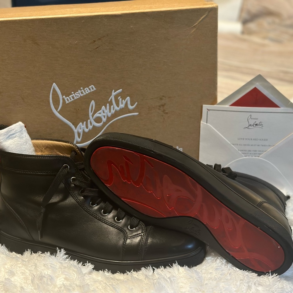 CHRISTIAN LOUBOUTIN FLAT. BLACK HI-TOP CALF